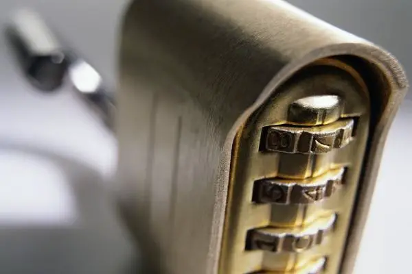 how does a combination lock work