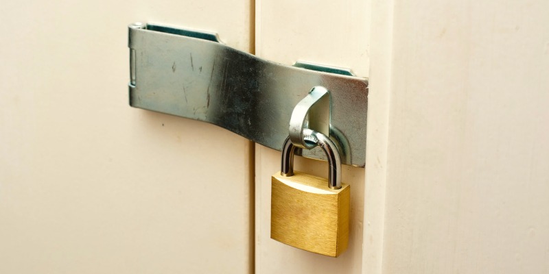LockJudge-Type-of-Door-Lock-padlock-hasp